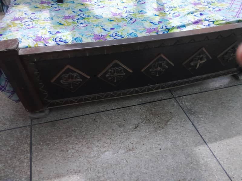 used Bed 4