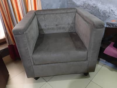 A Branded luxary 3,2,1 Sofa Set with pillows