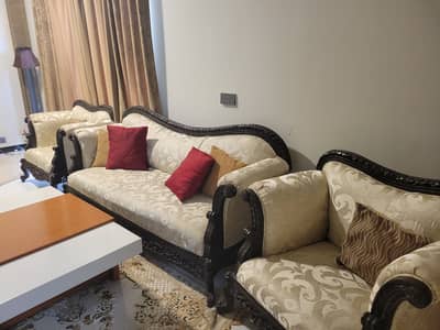  5-seater configuration (3-seater + 2 single chairs)