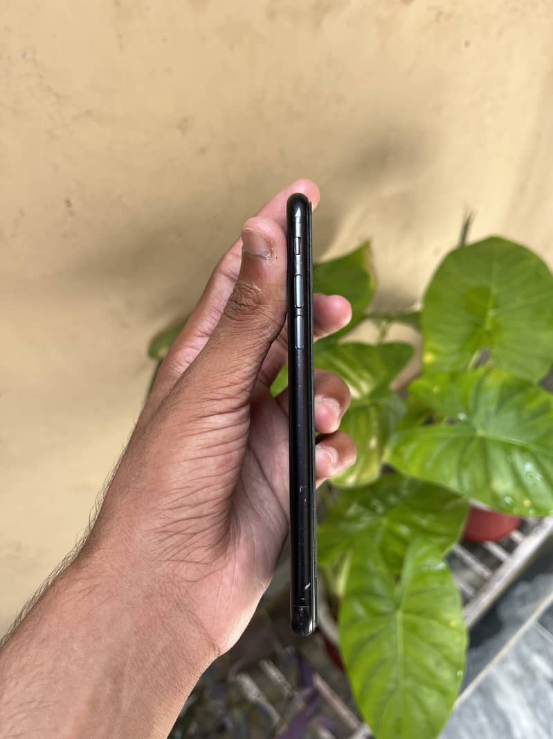 iPhone SE 3