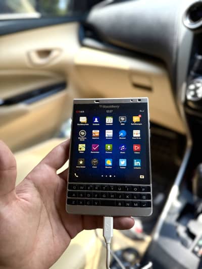 BLACLBERRY PASSPORT SILVER EDITION