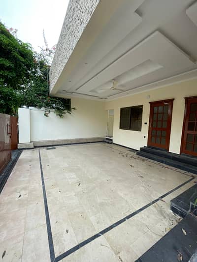 1kanal full house available for rent location E11-2 Islamabad