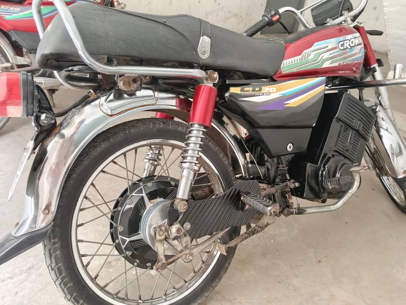 Crown EV 0