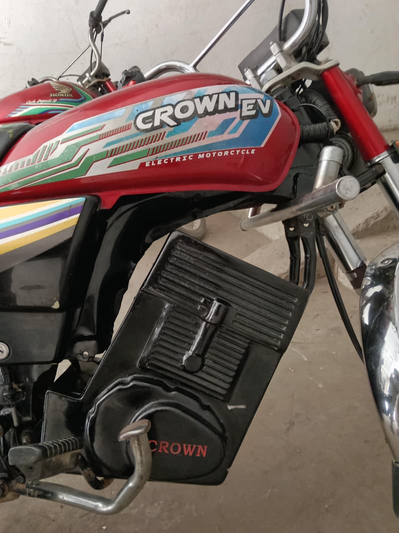Crown EV 5