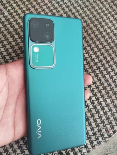 Vivo V30