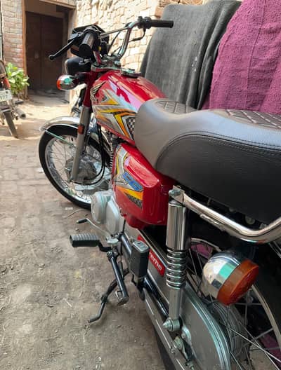 urgent sale peso ki zarort bhr ke ly tickets ke pesy