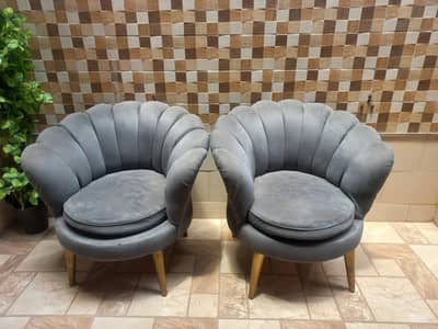 2 stylish velvet  chairs available good condition comfortable