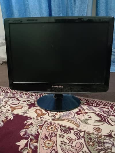 Samsung 19" Monitor – 1440×900 | 60Hz | VGA | Excellent Condition