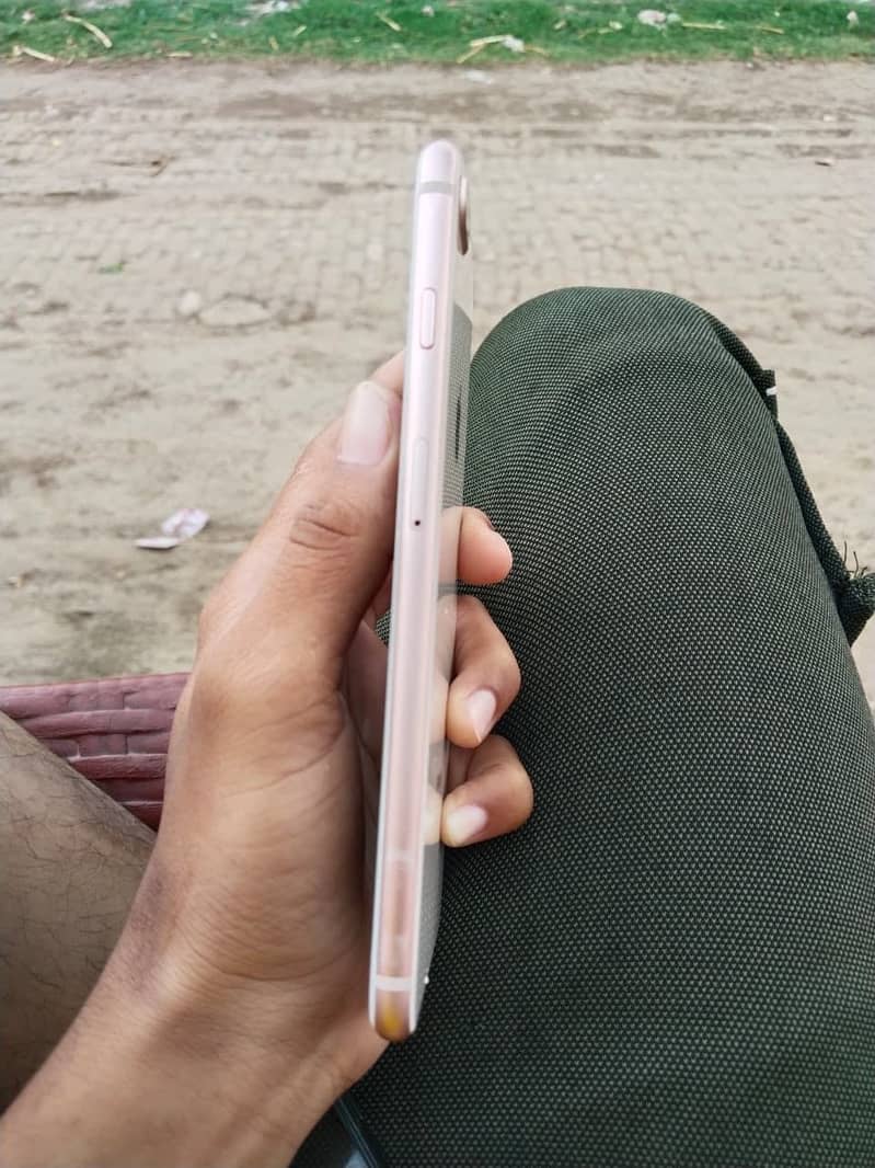 Apple iPhone 8 Plus 1