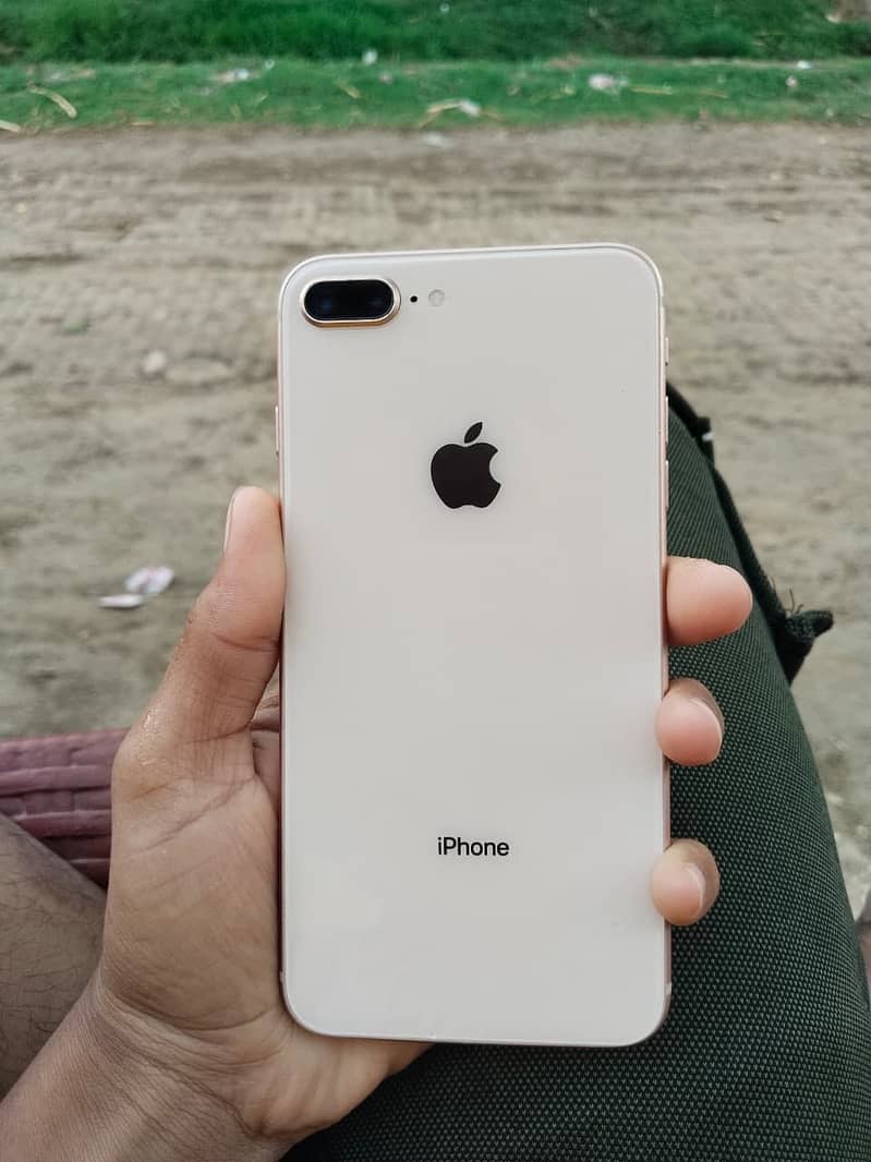Apple iPhone 8 Plus 3