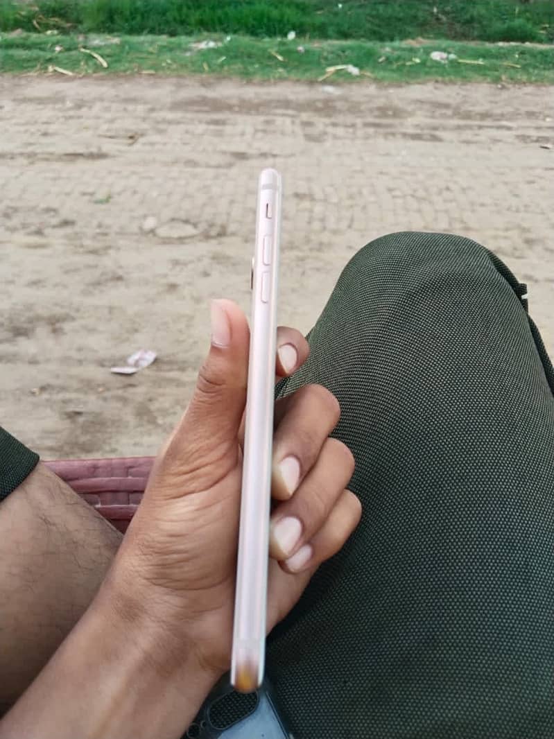 Apple iPhone 8 Plus 4
