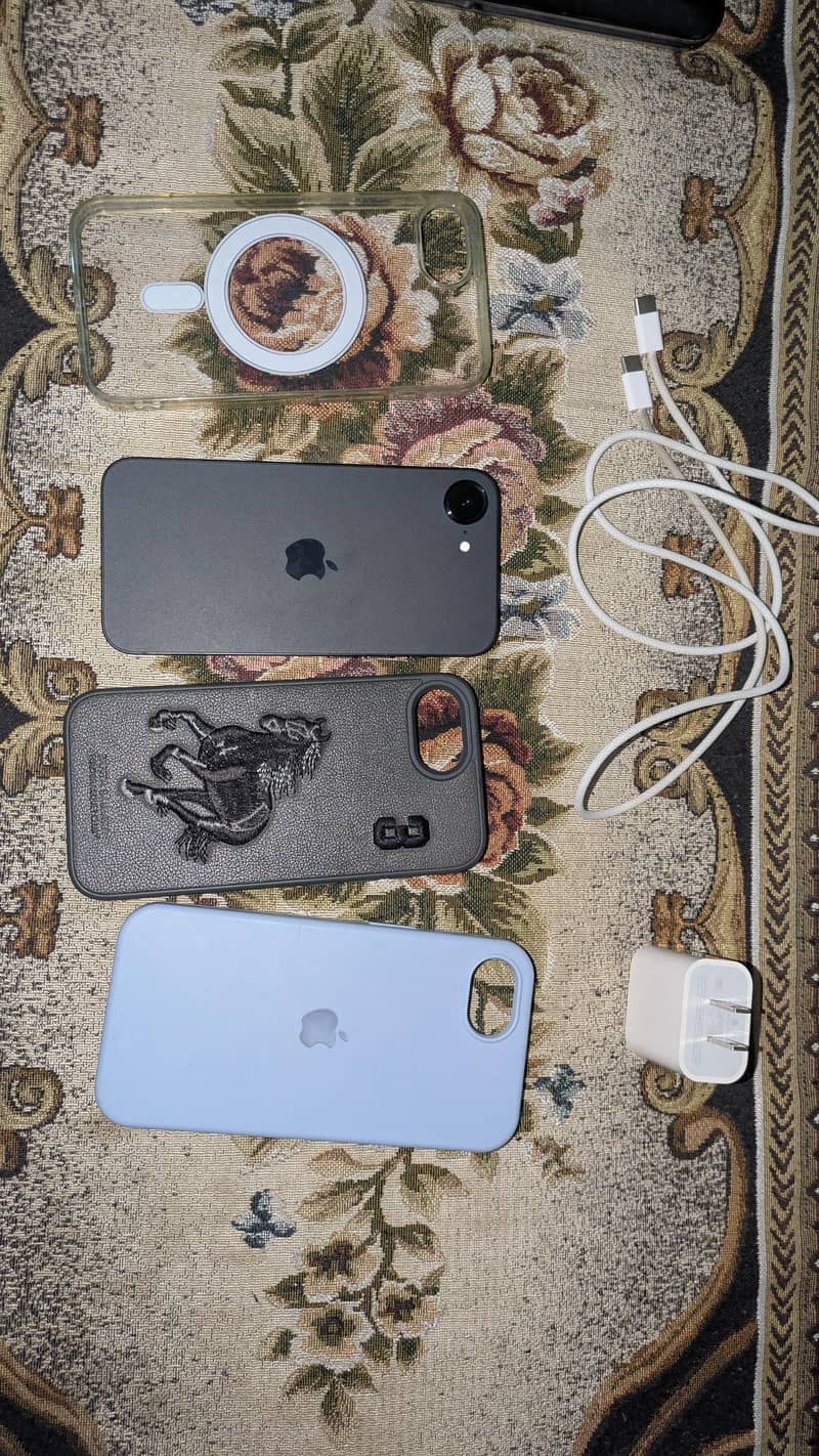 Apple iPhone 16e 1