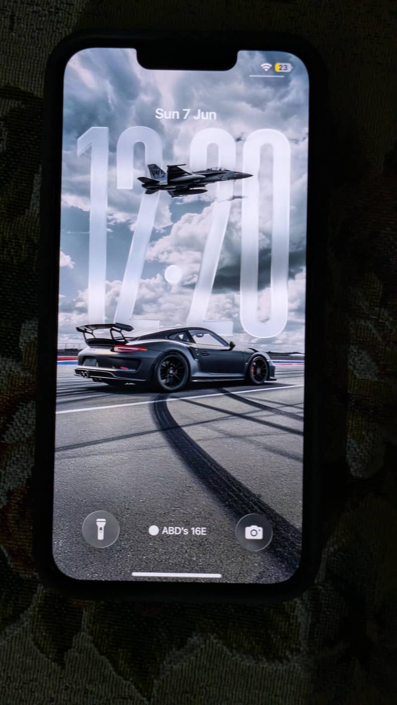 Apple iPhone 16e 2