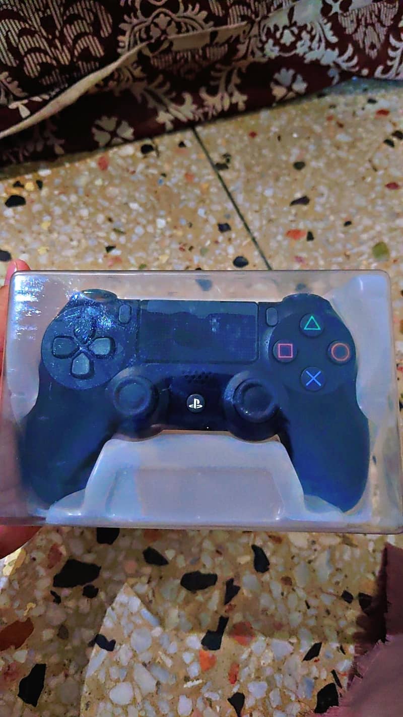 Playstation 4 Controller Box Packed With Charging Cable 1