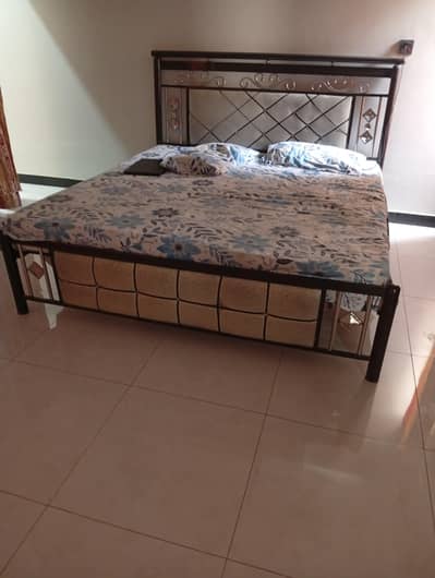 iron bed king size