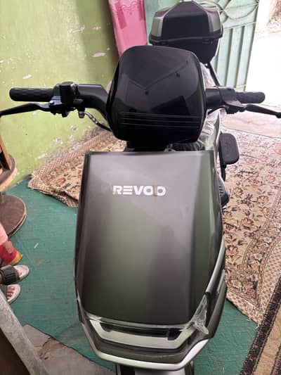 Revoo A12 Special Box Edition only 163KM Drive