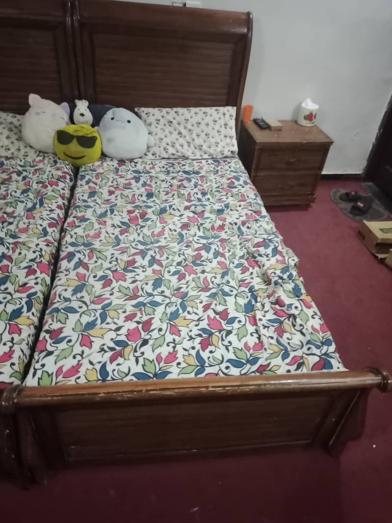 2 single bed with sidetables 1