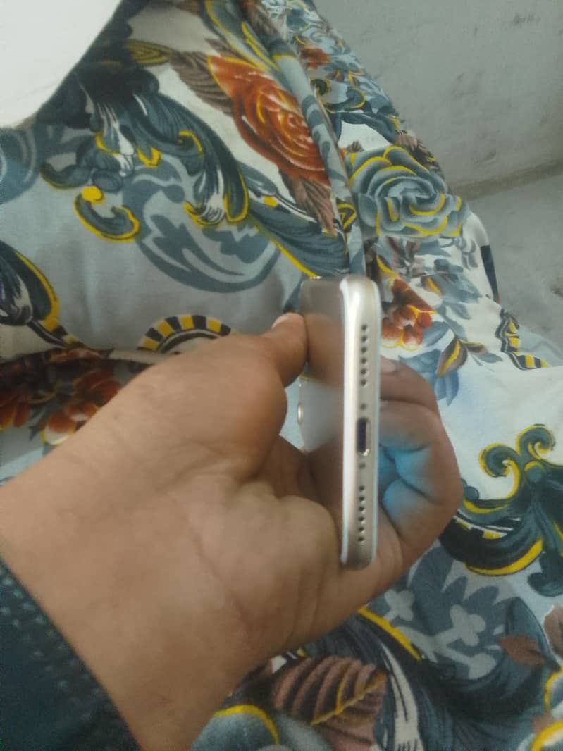 Apple iPhone 7 2