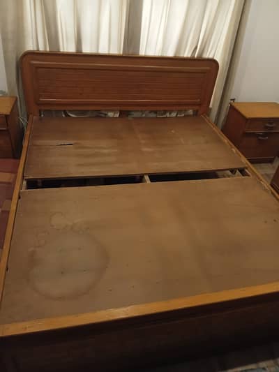 Double bed set  with dressing table in diyar wood