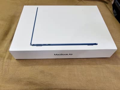 Apple MacBook Air M2 13.6” | 8GB RAM | 256GB SSD | Like New