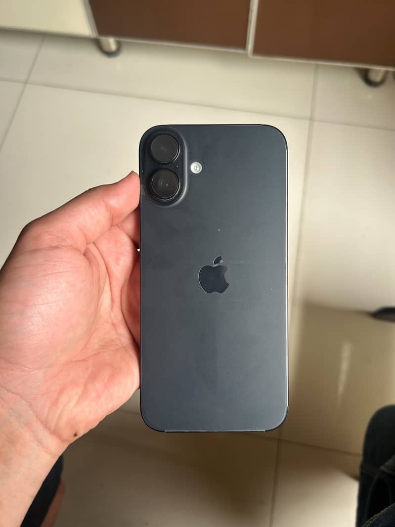 Apple iPhone 16 Plus 0