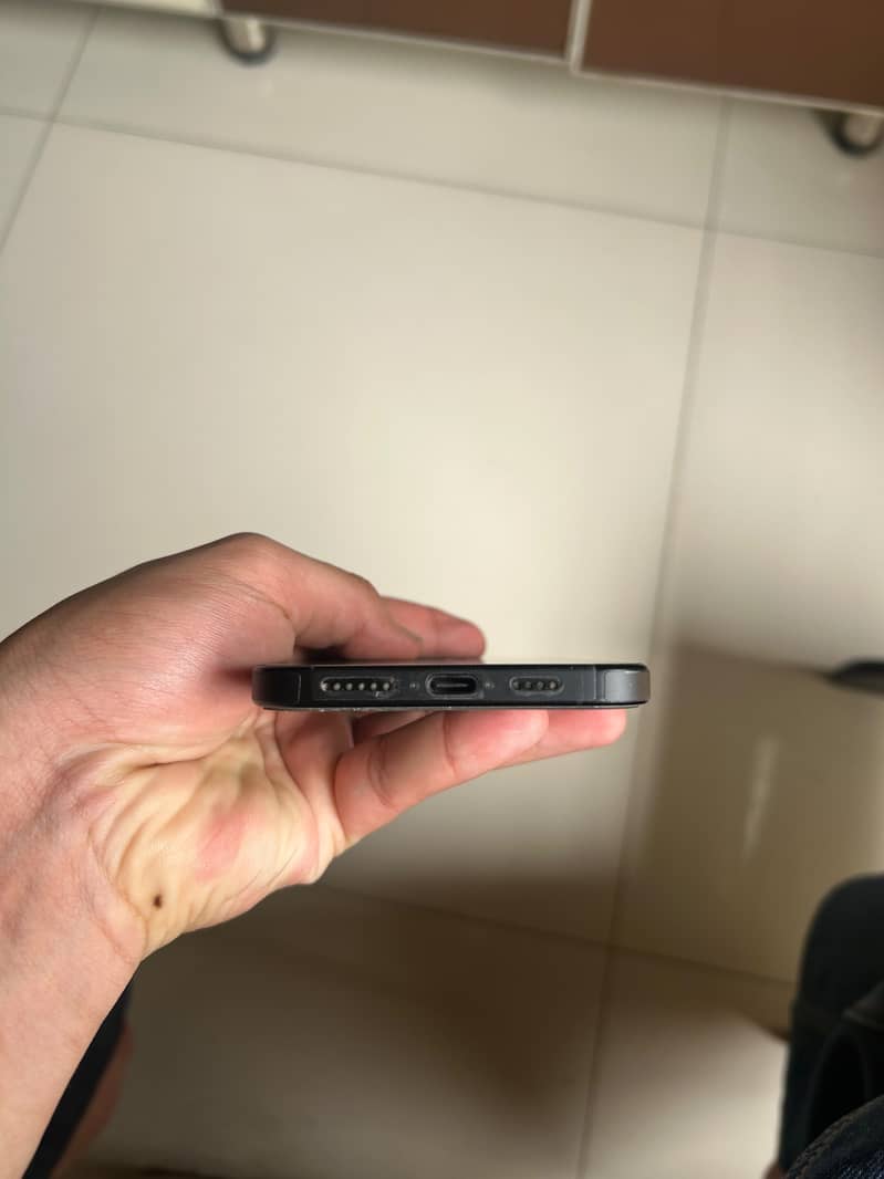 Apple iPhone 16 Plus 9