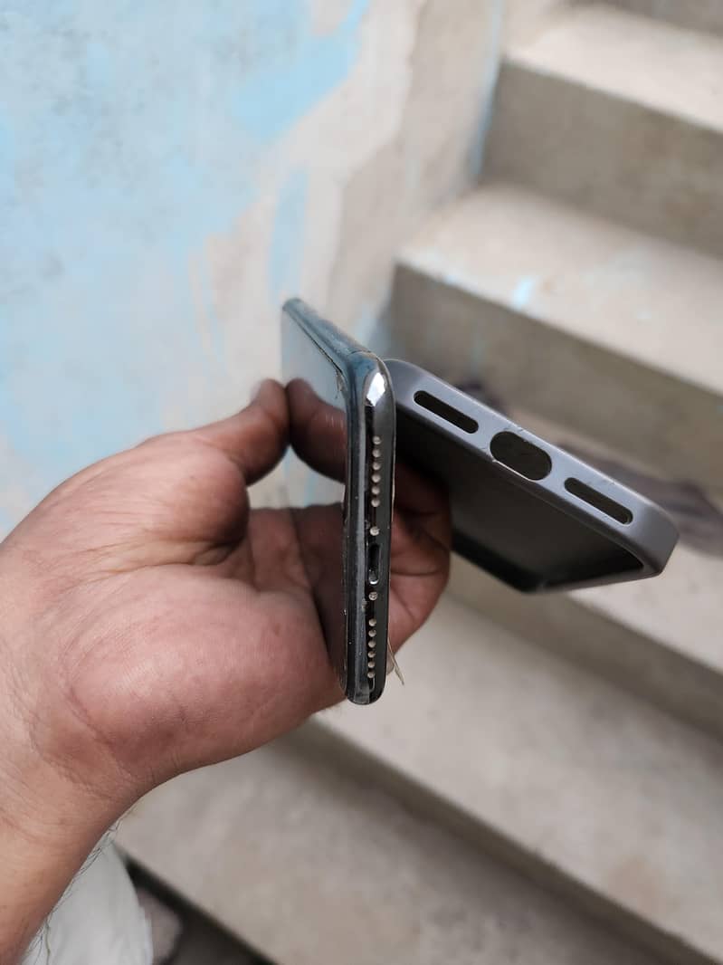 Apple iPhone X 5