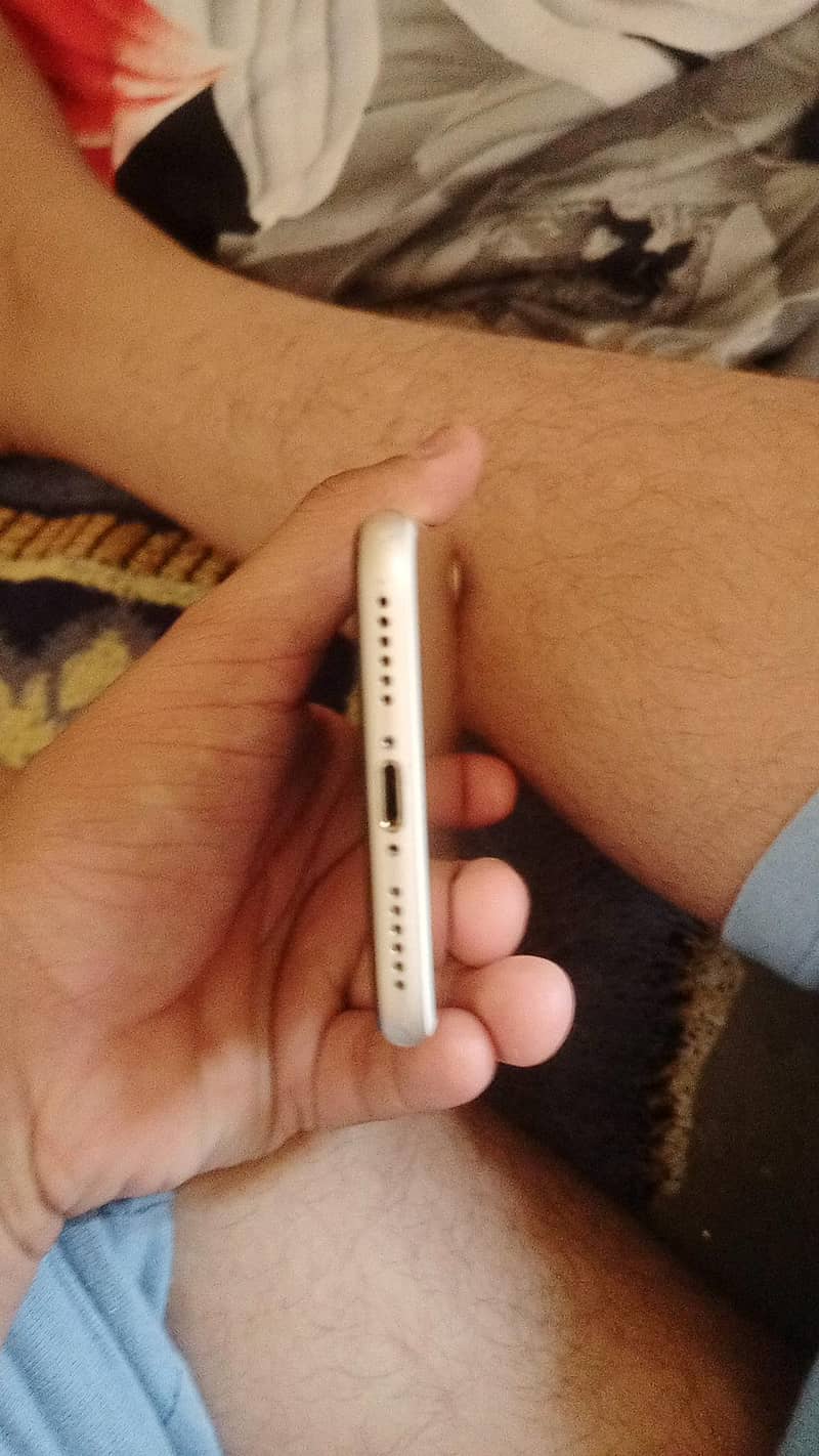 Apple iPhone 7 0