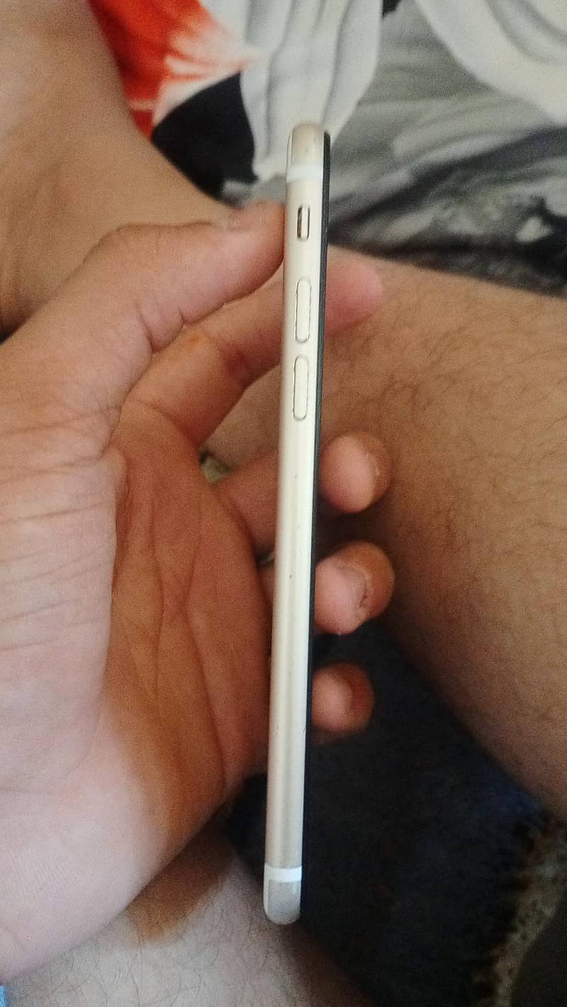 Apple iPhone 7 3