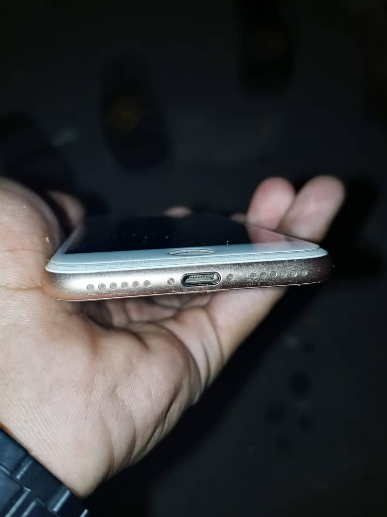 Apple iPhone 8 3