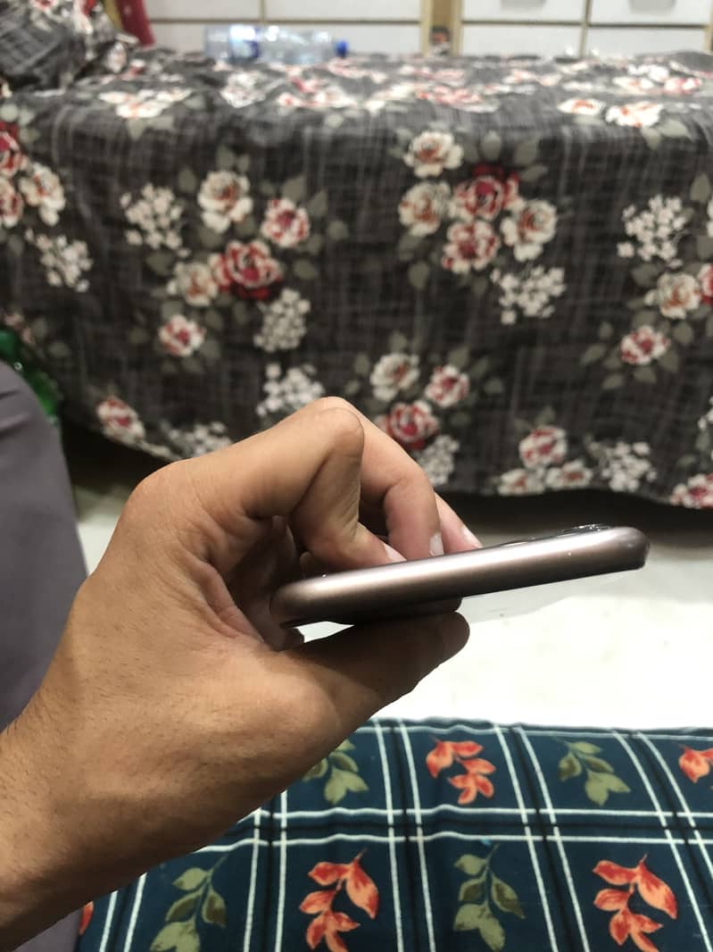 Apple iPhone 11 6
