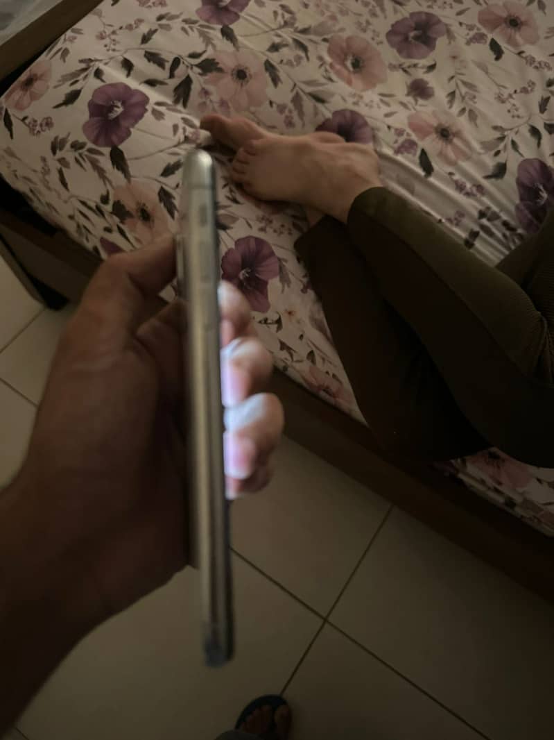Apple iPhone X 3