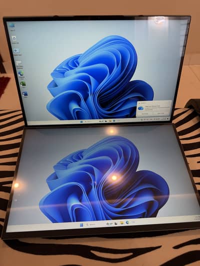 Dual screen laptop