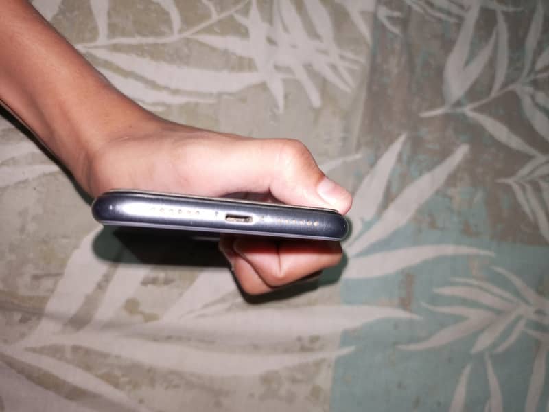 Apple iPhone 11 4
