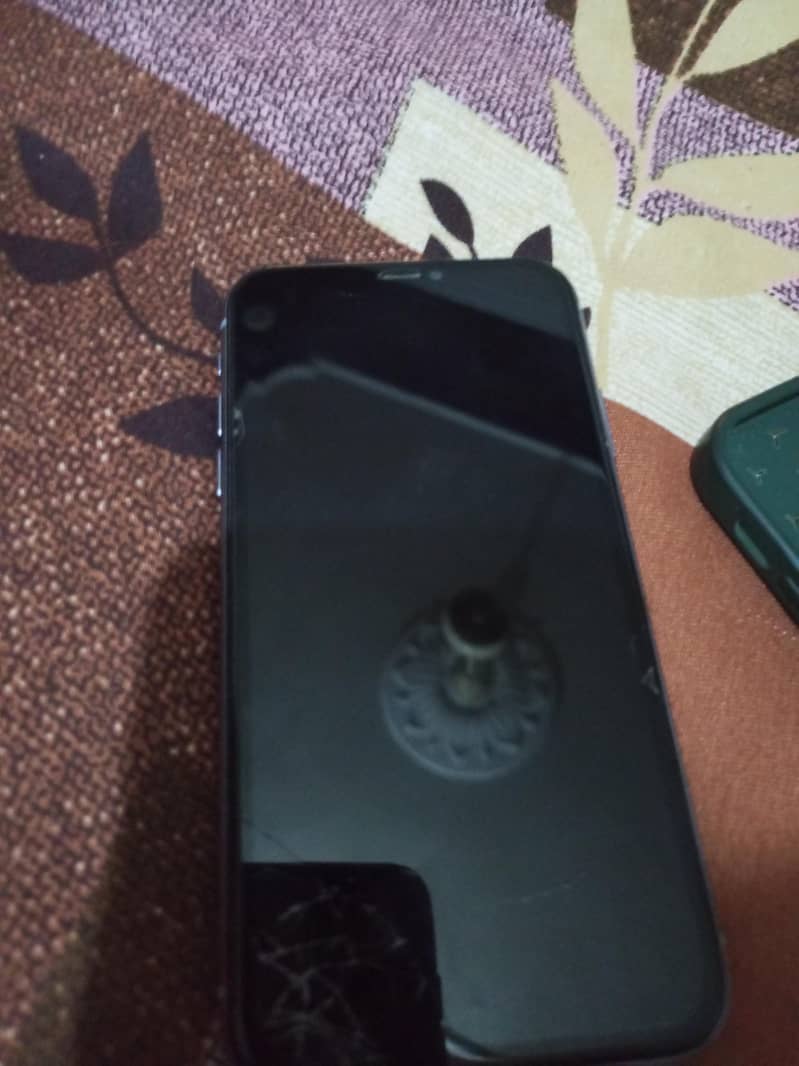 Apple iPhone 11 7