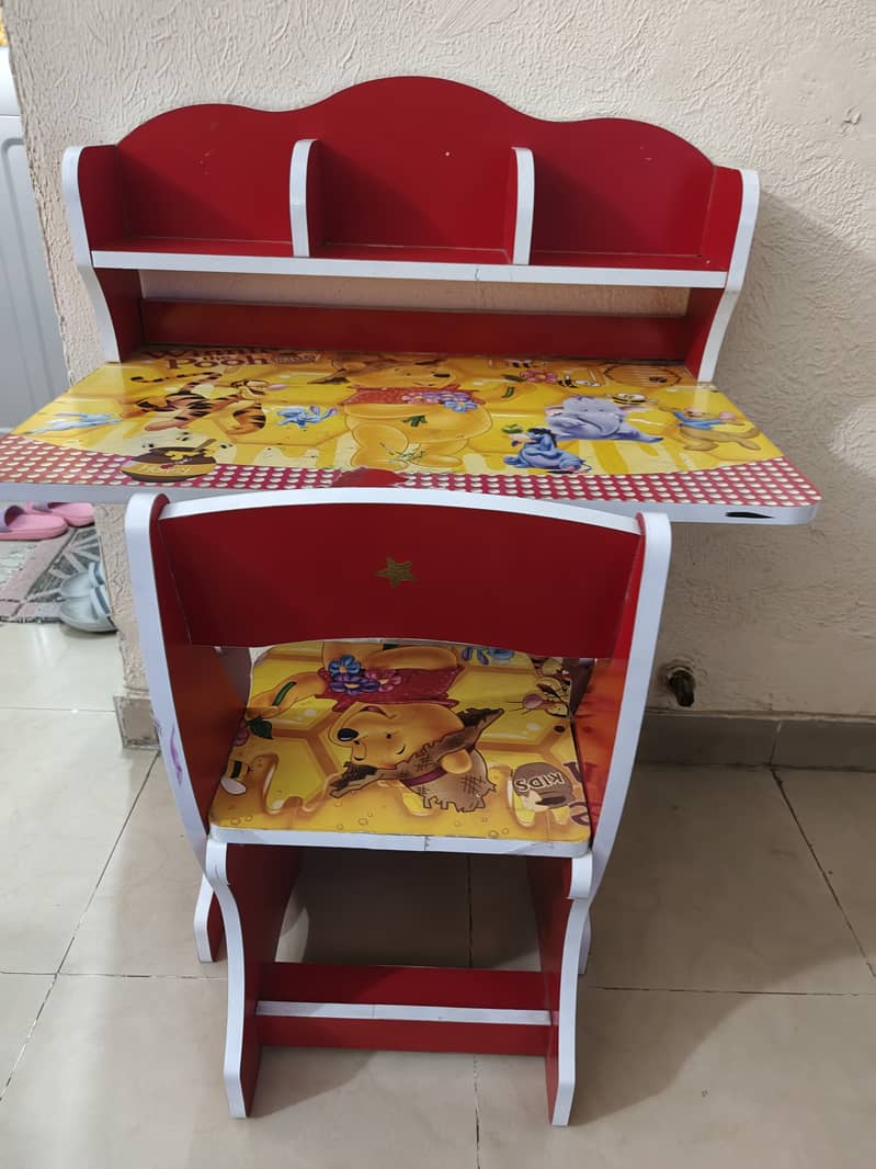 Kids study table 0