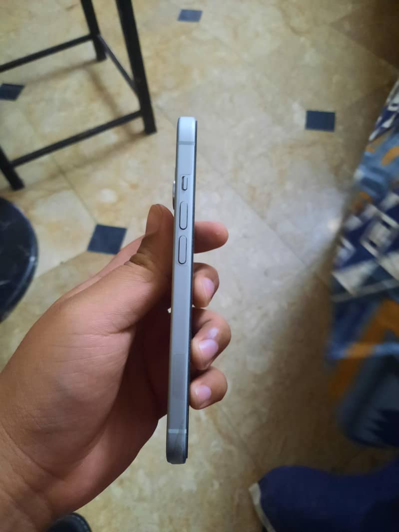 Apple iPhone 15 2