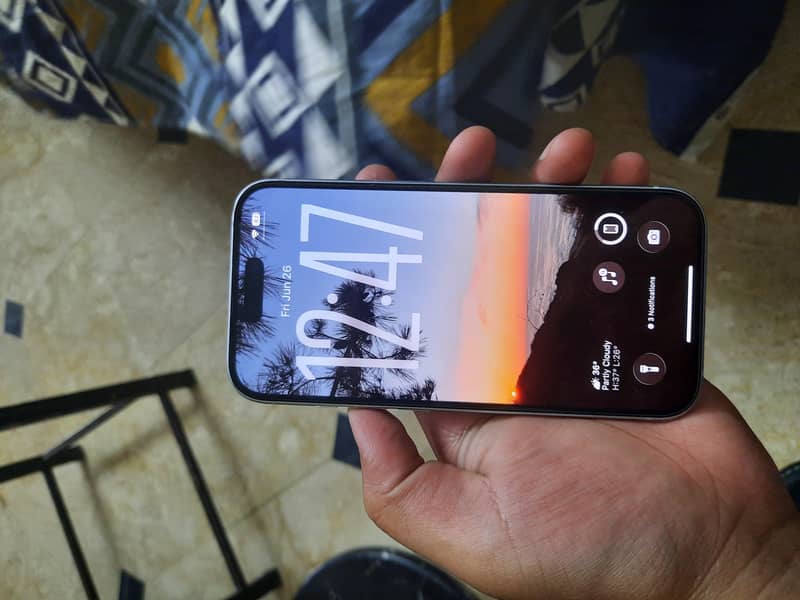Apple iPhone 15 4