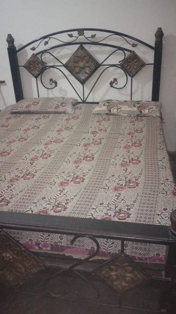 Iron bed 0