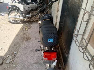 final 45000 hazar ki deni hai good condition mein hai