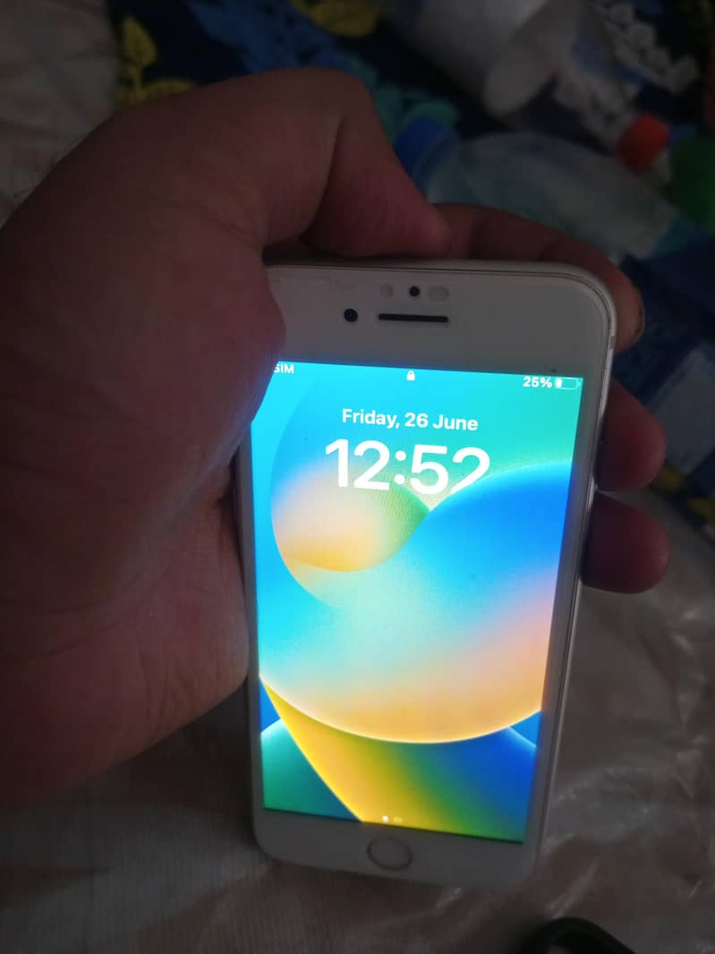 Apple iPhone 8 1