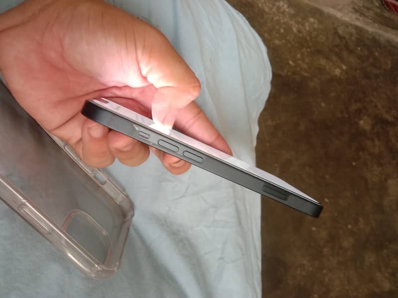 Apple iPhone 13 5