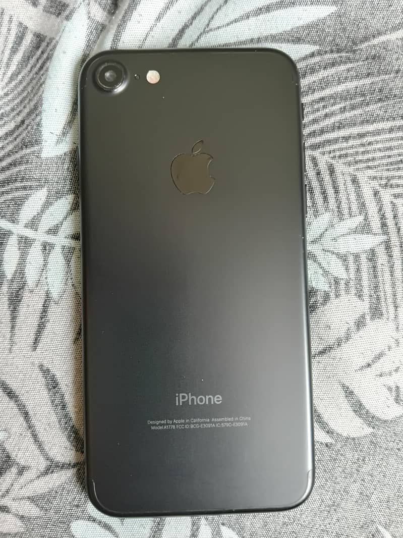 Apple iPhone 7 0