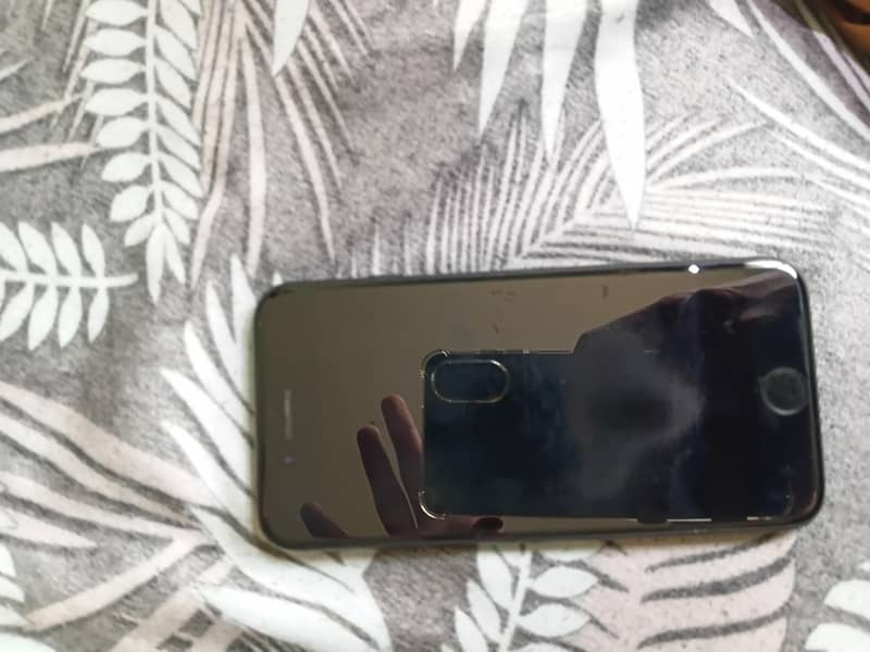Apple iPhone 7 1