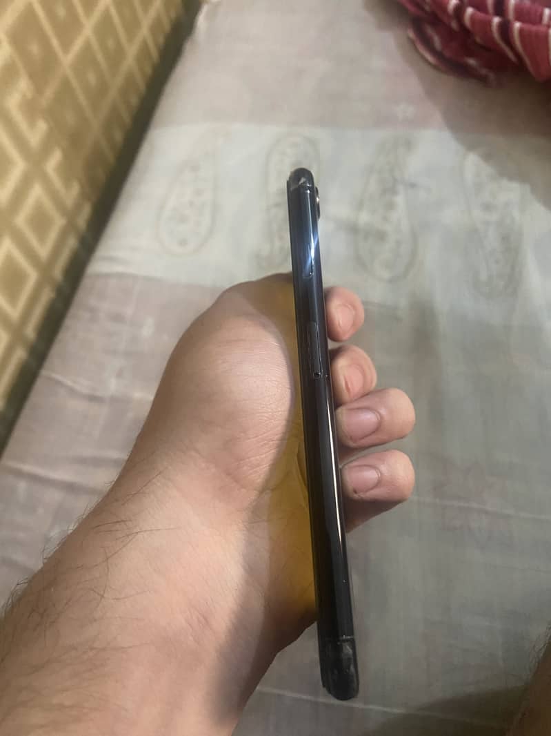 Apple iPhone 7 0