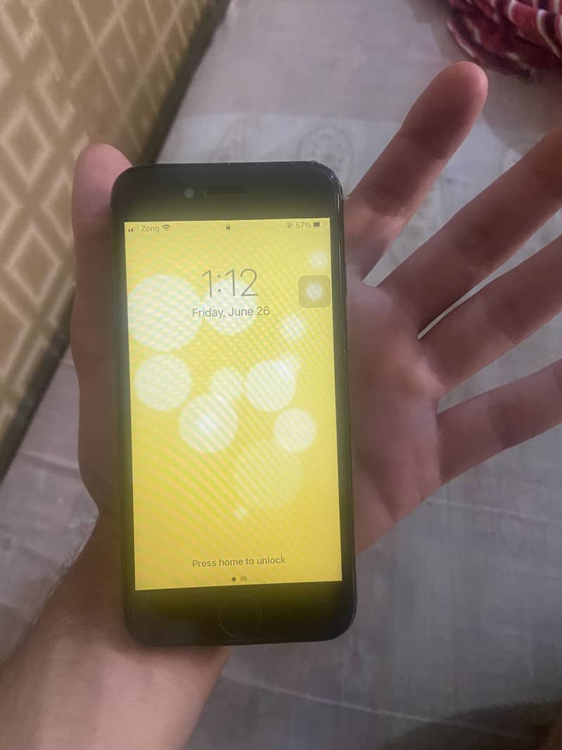 Apple iPhone 7 2