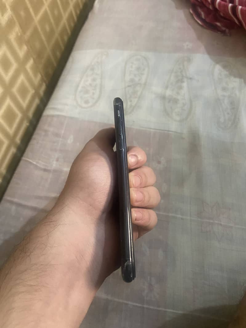 Apple iPhone 7 3
