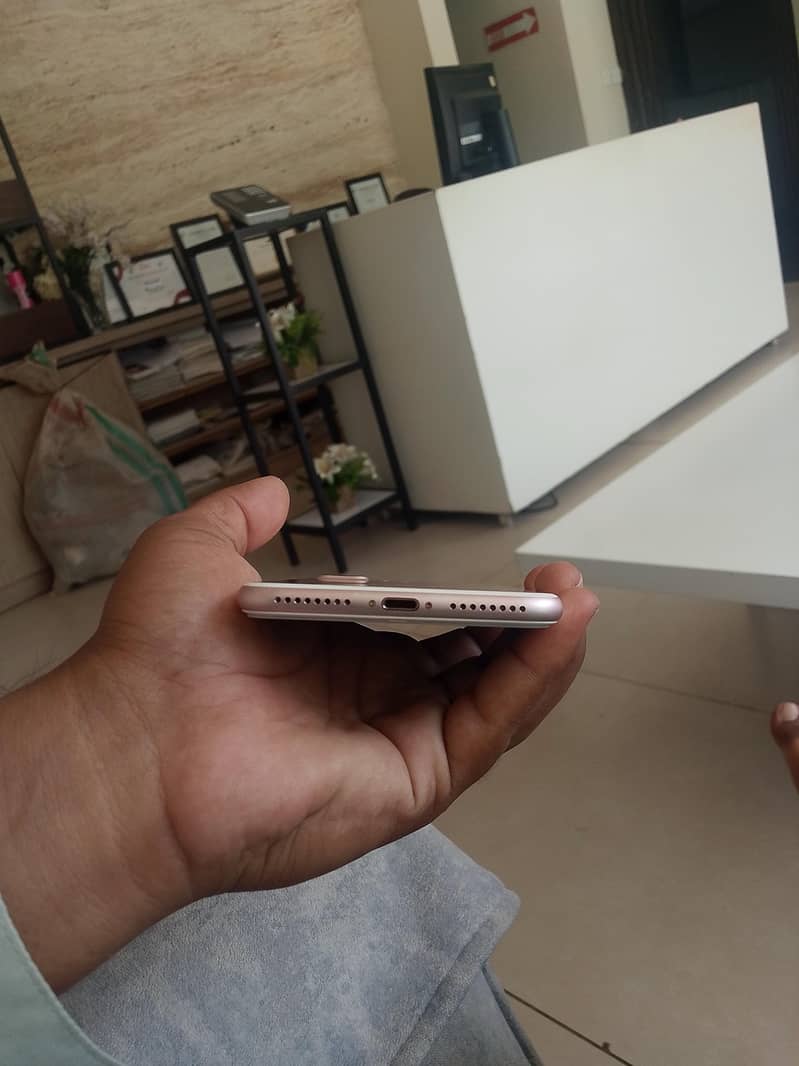 Apple iPhone 7 Plus 2