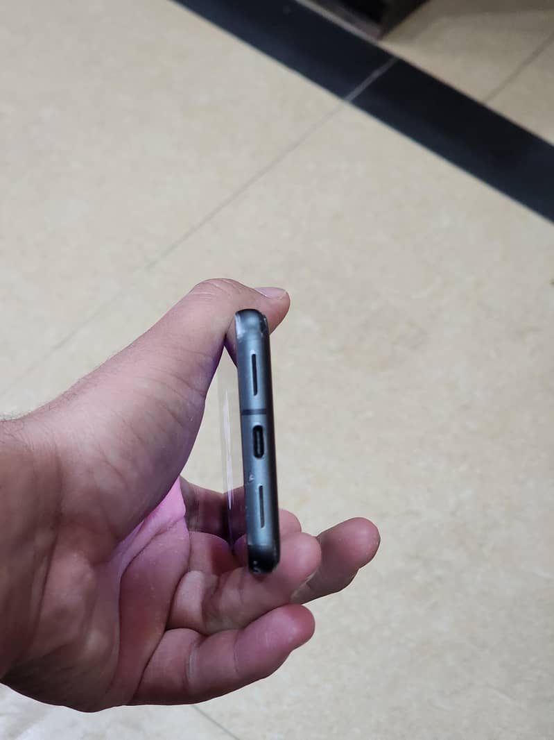 Google Pixel 8 4