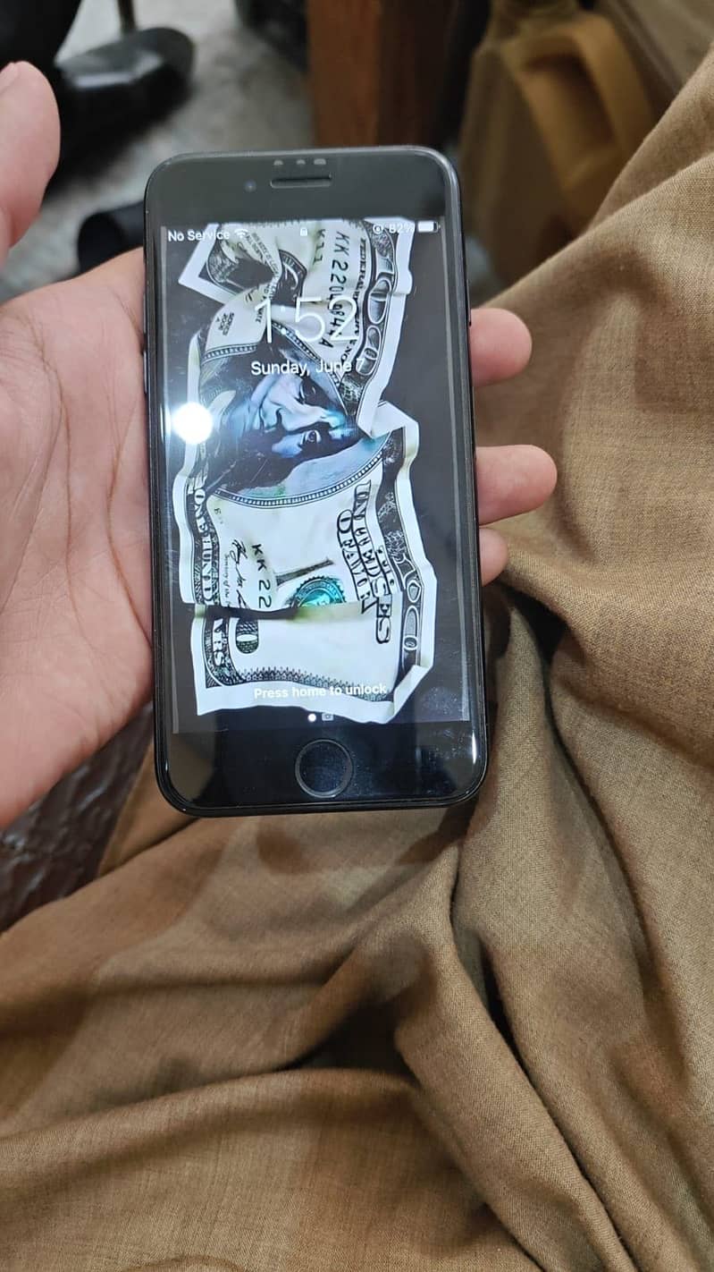 Apple iPhone 7 1